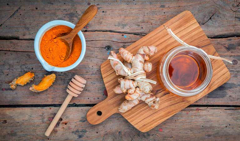 Cách pha nghệ với mật ong