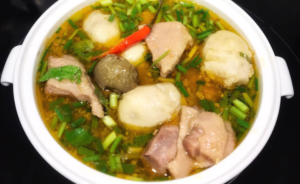 Vịt om sấu khoai sọ Vịt om sấu khoai sọ