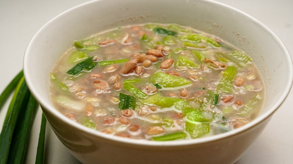 Canh mướp nấu lạc Canh mướp nấu lạc