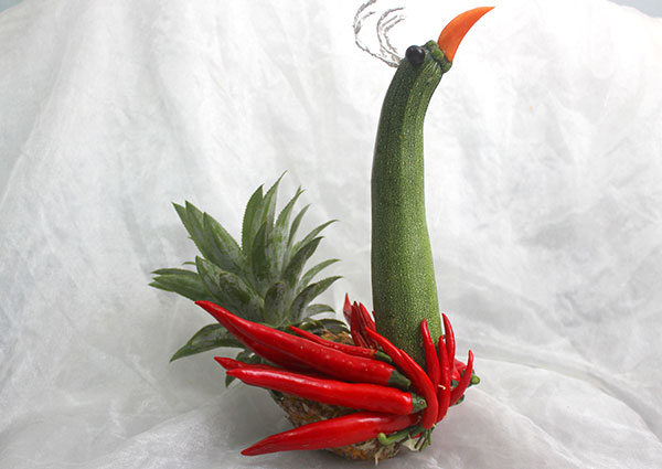 Làm chú công xinh đẹp trang trí mâm ngũ quả Cách bày mâm cỗ trung thu đẹp mắt