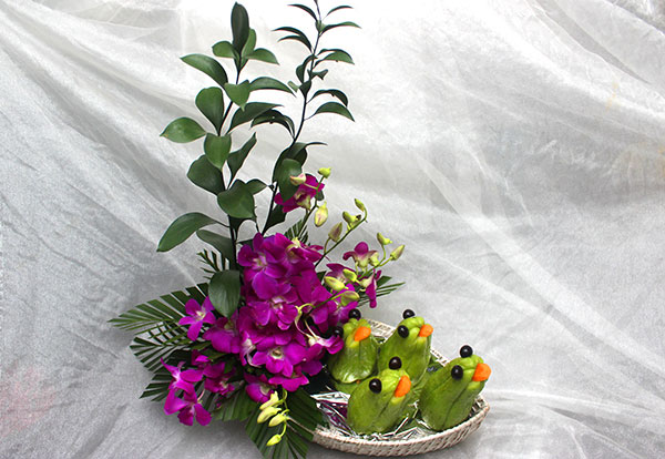 Đàn ếch xanh trang trí cho mâm cỗ đêm rằm thêm sinh động Cách bày mâm cỗ trung thu đẹp mắt