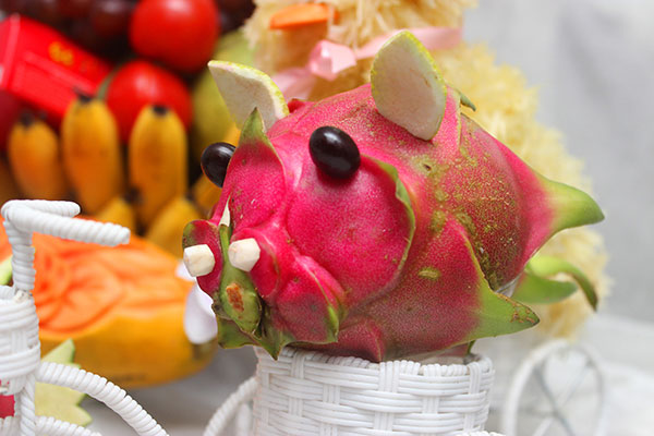 Những chú heo ngộ nghĩnh sẽ giúp mâm cỗ trung thu nhà bạn sinh động hơn Cách bày mâm cỗ trung thu đẹp mắt