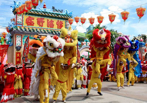 Múa lân là một tiết mục không thể thiếu được trong Tết Trung Thu cổ truyền Cách tổ chức Tết Trung Thu cực vui cho thiếu nhi