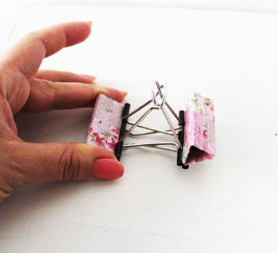 Cách làm giá đỡ điện thoại cực độc từ kẹp giấy