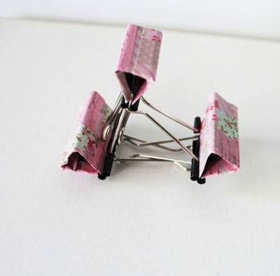 Cách làm giá đỡ điện thoại cực độc từ kẹp giấy