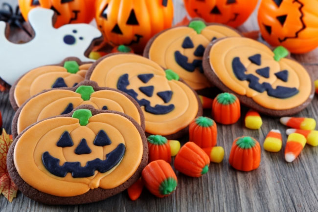 Bánh quy bí ngô Cách trang trí cho đêm Halloween ấn tượng