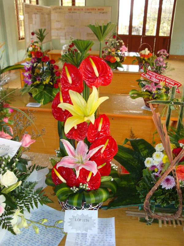 Hướng dẫn cắm hoa và thuyết trình cắm hoa ngày 20-11