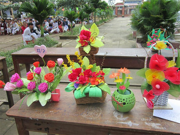 Hướng dẫn cắm hoa và thuyết trình cắm hoa ngày 20-11
