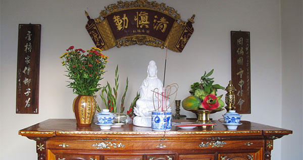 Tham khảo những vật nhất thiết phải có trên ban thờ Bàn thờ gia tiên gồm những gì