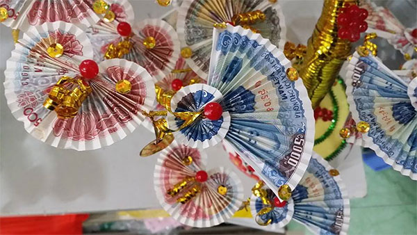 Cách làm cây tài lộc bằng tiền thật cực đẹp trang trí Tết