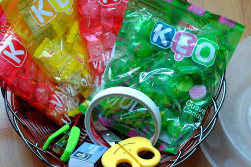 Cách làm hoa sen bằng kẹo trang trí Tết