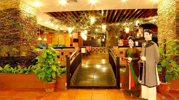 Nhà hàng Ao ta Địa chỉ tổ chức tất niên lý tưởng ở Hà Nội