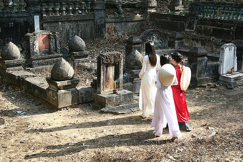 Tảo mộ dịp cuối năm Tảo mộ dịp cuối năm