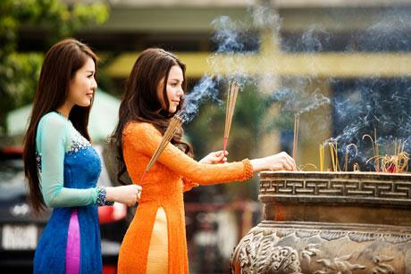 Bài khấn cầu tình duyên Bài văn khấn cúng lễ cầu duyên