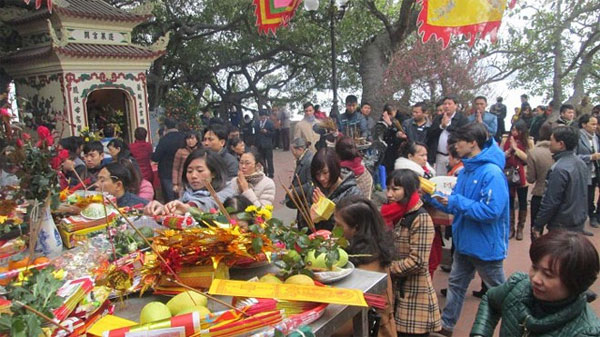 Tránh cắm hương không đúng chỗ 