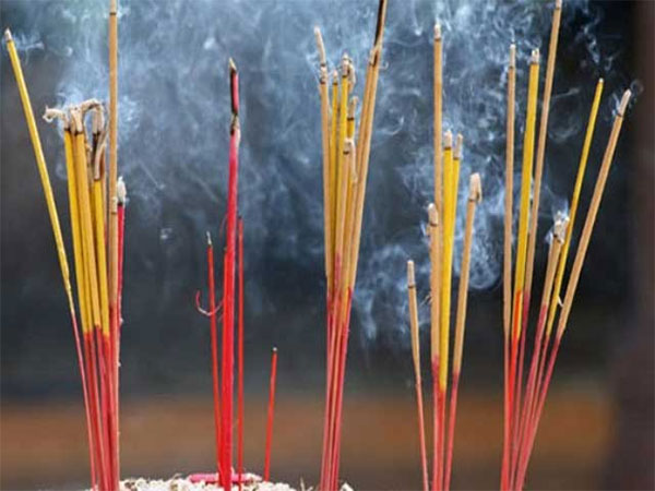 Cách thắp hương ngày Tết Hướng dẫn cách thắp hương ngày Tết