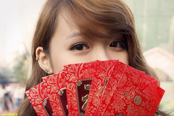 Bao lì xì thường có màu đỏ Những điều kiêng kỵ nên biết về tục lì xì