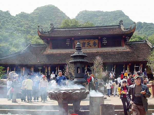 Các bài cúng thường dùng khi đi chùa Hương Văn khấn chùa Hương