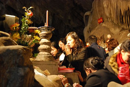 Cách cầu tự linh nghiệm ở chùa Hương