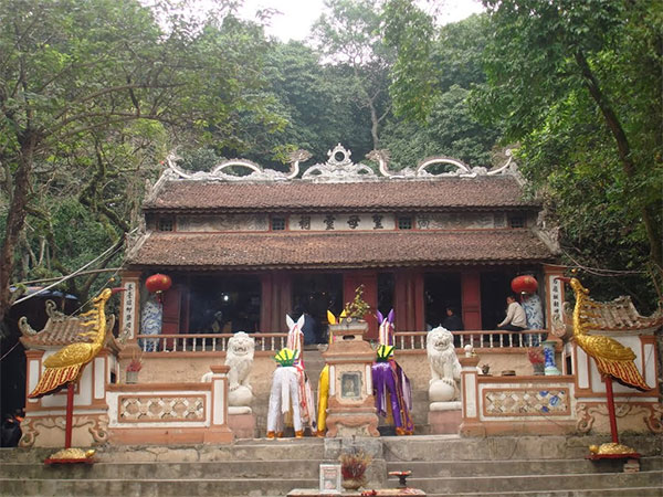 Văn khấn cúng tại đền ông Hoàng Mười