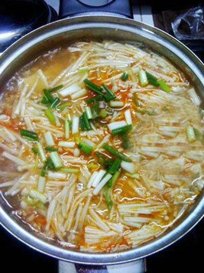 Cách làm canh nấm kim châm siêu ngon cho ngày hè