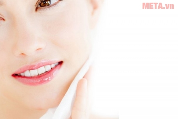 Rửa sạch da thường xuyên sau khi đi ngoài đường về.