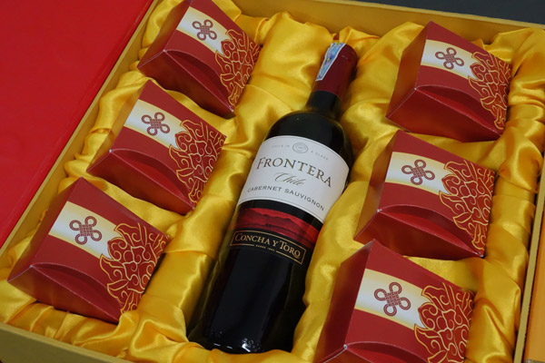 Tặng rượu và chè cho bạn bè dịp Tết trung thu  Tết Trung Thu tặng quà gì đơn giản mà ý nghĩa?