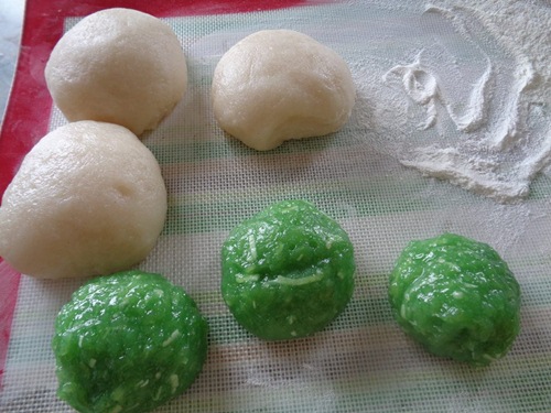 Làm bánh Trung thu dẻo nhân cốm  Cách làm bánh trung thu dẻo nhân cốm ai cũng khen ngon