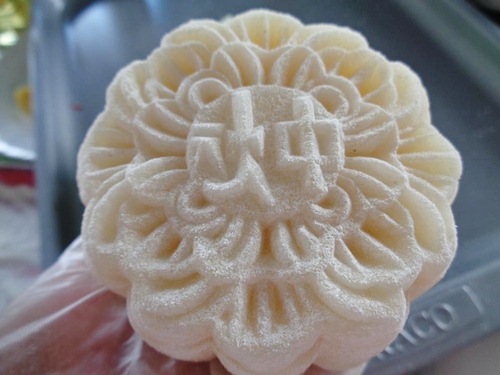 Làm bánh Trung thu dẻo nhân cốm  Cách làm bánh trung thu dẻo nhân cốm ai cũng khen ngon