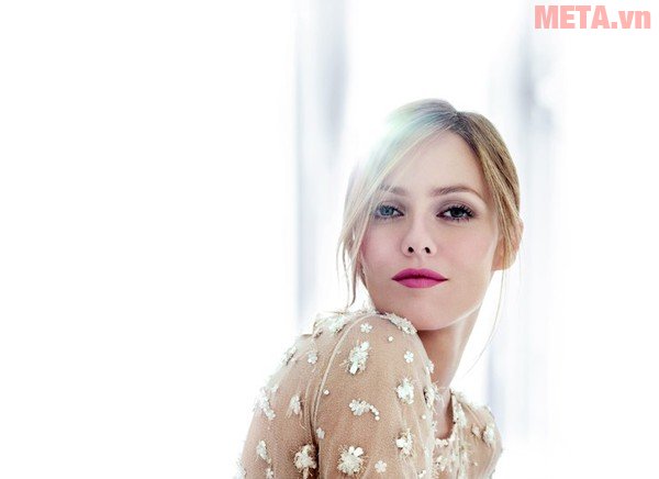 Bí quyết giữ môi xinh trong mùa khô