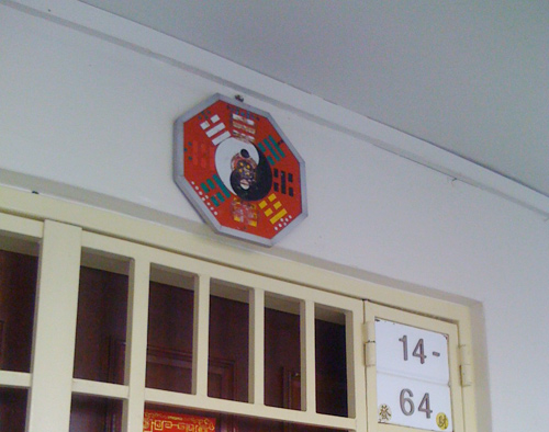 Cách khai quang và treo gương bát quái