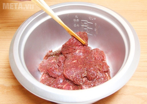 Sử dụng nồi cơm điện để làm thịt bò khô thơm ngon, đơn giản Sử dụng nồi cơm điện để làm thịt bò khô thơm ngon, đơn giản