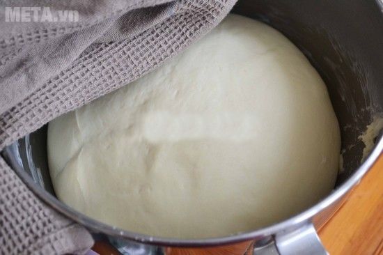 Hình 4: Lấy khăn ẩm bọc kín bát Hình 4: Lấy khăn ẩm bọc kín bát