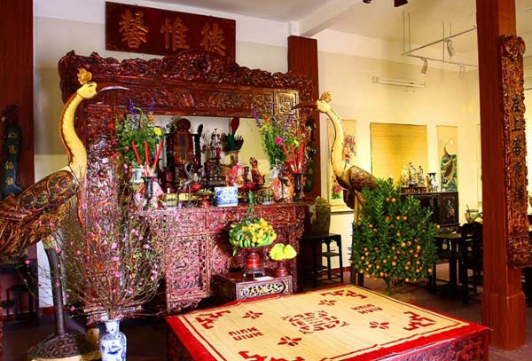 Văn khấn lễ rước linh vị vào chính điện và yết cáo Tiên Tổ