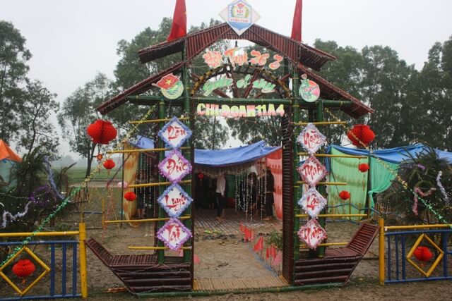 Cổng trại hình chiếc thuyền