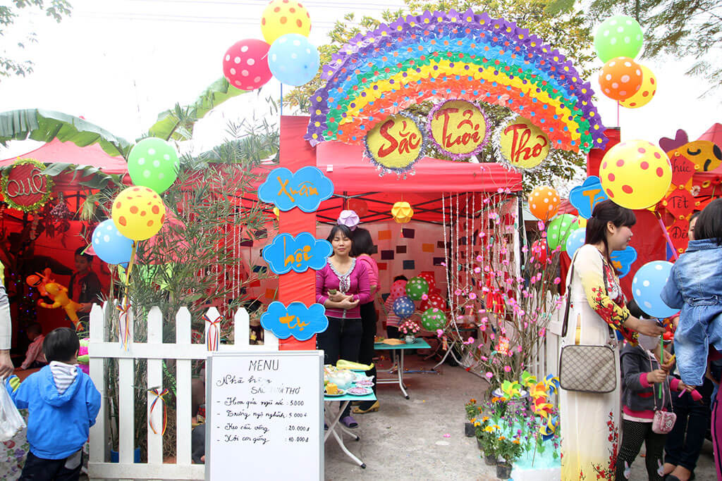 Cổng trại hàng rào