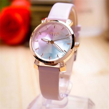 Đồng hồ nữ duyên dáng tặng cô.