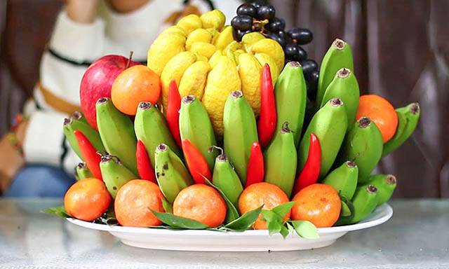 Bày mâm ngũ quả Tết