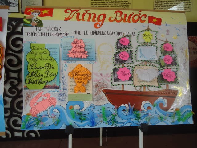 Hình ảnh mẫu báo tường vững bước của khối lớp 4 nhân ngày 22-12