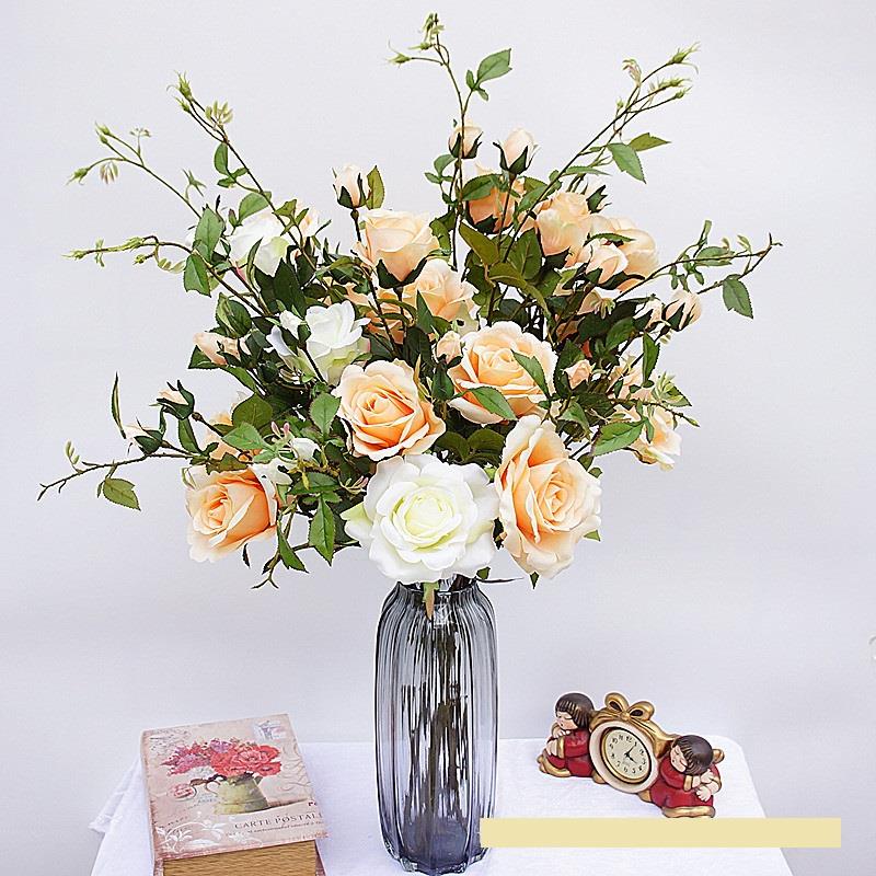 Cách cắm hoa hồng tỉ muội để bàn