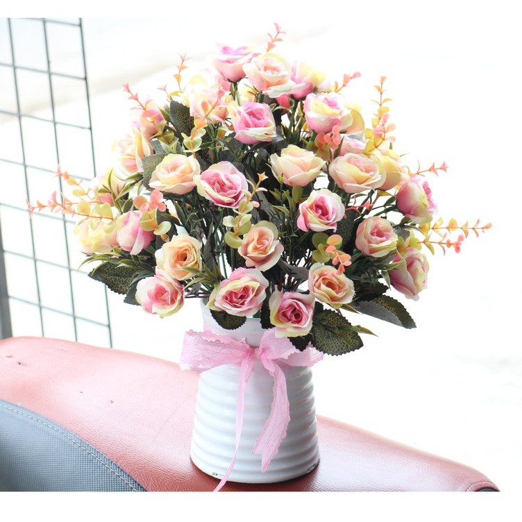 Cách cắm hoa hồng tỉ muội để bàn