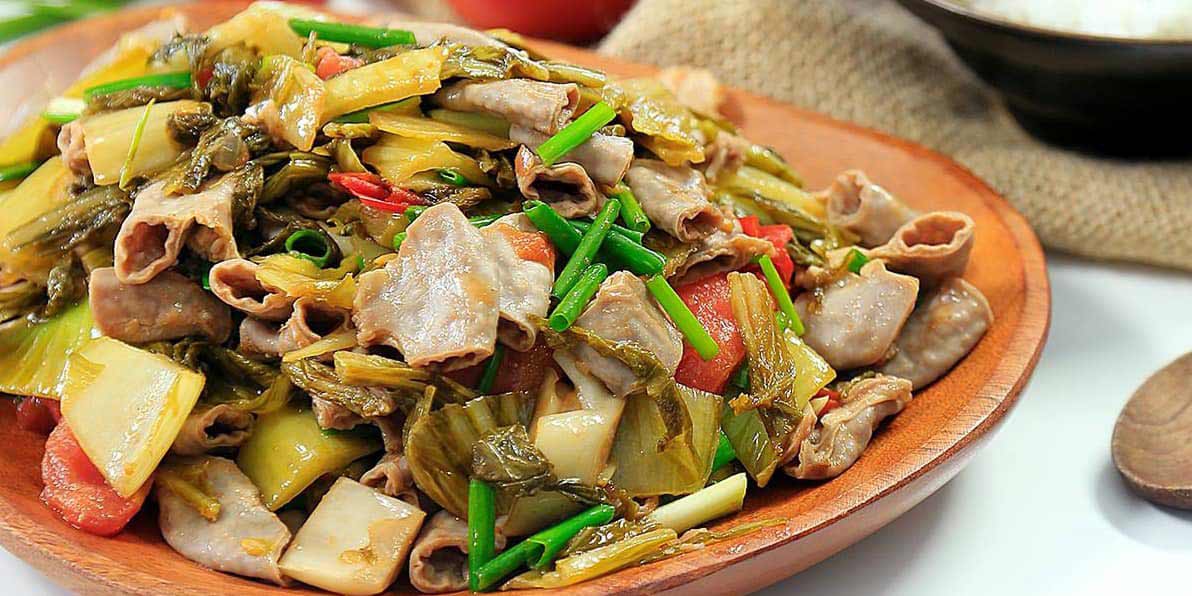 Cách làm lòng heo xào dưa thơm ngon, nóng hổi