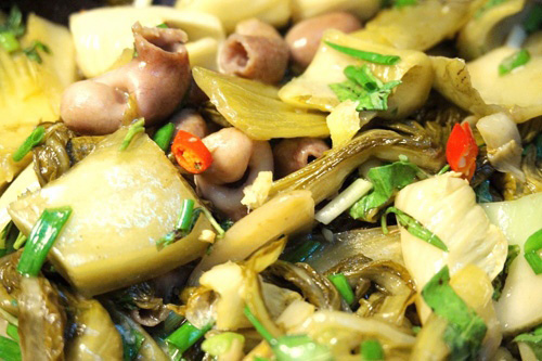 Cách làm lòng cá xào dưa đưa cơm