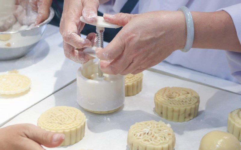 Tạo hình bánh Trung Thu