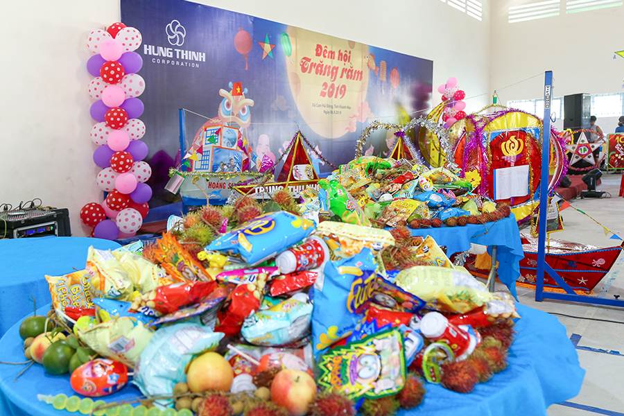 Mâm cỗ Trung Thu bằng bánh kẹo