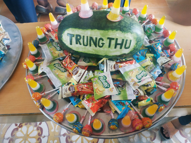 Mâm cỗ Trung Thu bằng bánh kẹo