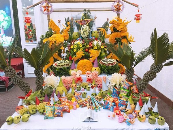 Mâm cỗ Trung Thu bằng bánh kẹo