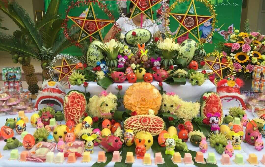 Mâm cỗ Trung Thu bằng bánh kẹo