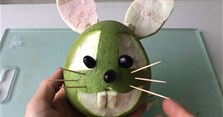 Cách làm con thỏ bằng quả bưởi cute cực đơn giản