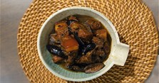 2 Cách làm trám đen kho thịt mềm ngon cực đưa cơm